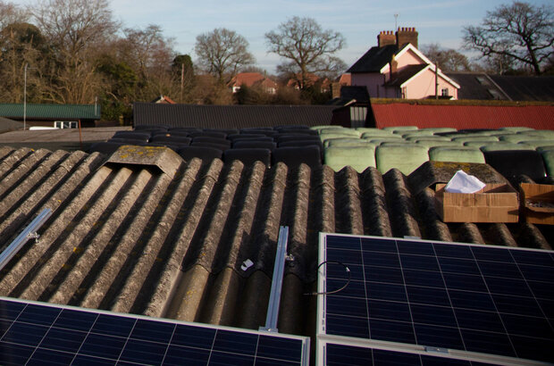 Photo of solar panels on roof (Credit: 1010)