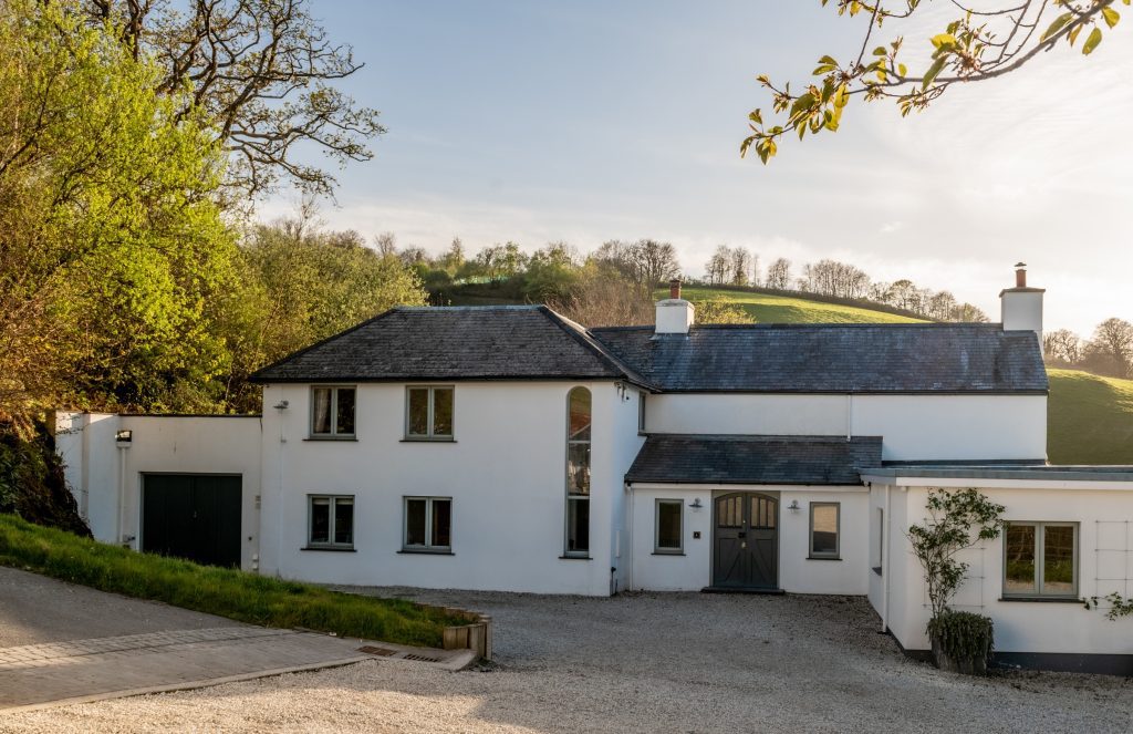 Photo of Longlands longhouse, North Devon